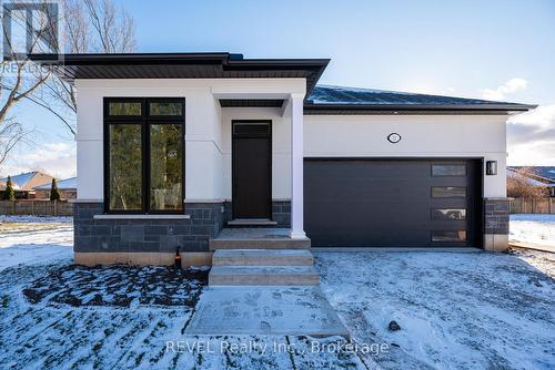 11 STICKLES STREET  Pelham (Fonthill), ON L3C 3C3