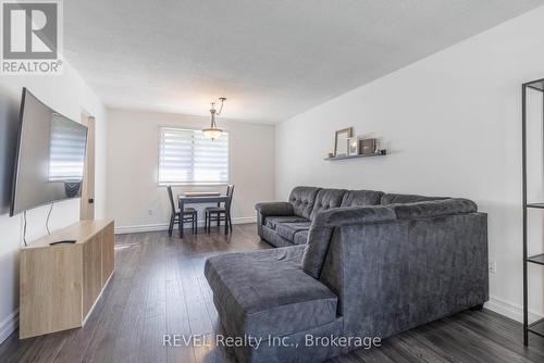 3 Newleaf Crescent, Welland (N. Welland), ON - Indoor Photo Showing Living Room