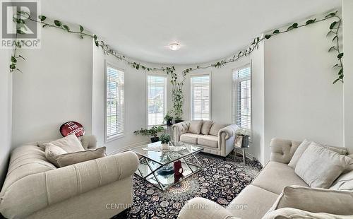 21 Tupling Street, Bradford West Gwillimbury, ON - Indoor Photo Showing Living Room