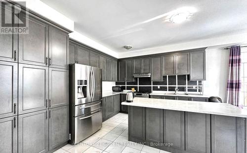 21 Tupling Street, Bradford West Gwillimbury, ON - Indoor Photo Showing Kitchen With Upgraded Kitchen