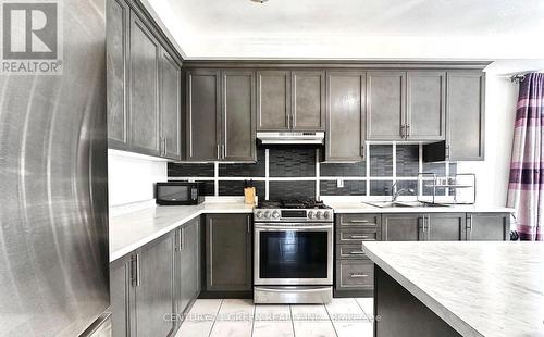 21 Tupling Street, Bradford West Gwillimbury, ON - Indoor Photo Showing Kitchen With Stainless Steel Kitchen With Upgraded Kitchen