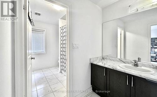 21 Tupling Street, Bradford West Gwillimbury, ON - Indoor Photo Showing Bathroom