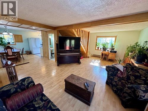 12705 Hwy 52 N, Dawson Creek, BC - Indoor Photo Showing Living Room