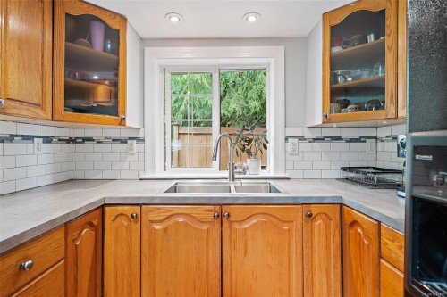 1405 Fisher Rd, Cobble Hill, BC - Indoor Photo Showing Kitchen With Double Sink
