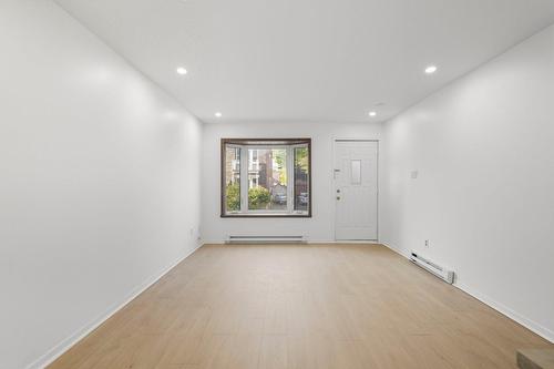 Salon - 3505 Rue Messier, Montréal (Le Plateau-Mont-Royal), QC - Indoor Photo Showing Other Room