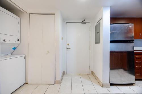 Hall d'entrée/Vestibule - 158-98 Rue Charlotte, Montréal (Ville-Marie), QC - Indoor Photo Showing Laundry Room