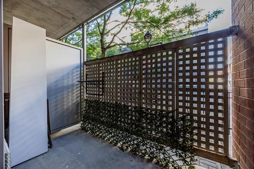Balcon - 158-98 Rue Charlotte, Montréal (Ville-Marie), QC -  With Exterior