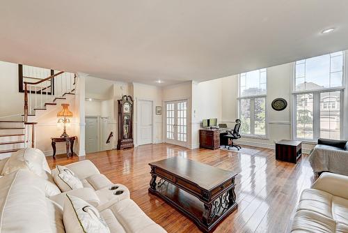 Salon - 136 Rue Jean-De Ronceray, Carignan, QC - Indoor Photo Showing Living Room