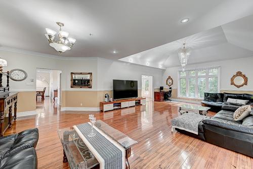 Salle familiale - 136 Rue Jean-De Ronceray, Carignan, QC - Indoor Photo Showing Living Room