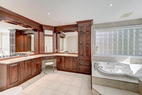 Salle de bains attenante à la CCP - 136 Rue Jean-De Ronceray, Carignan, QC - Indoor Photo Showing Bathroom