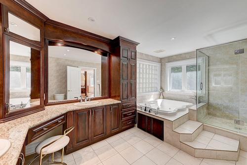 Salle de bains attenante à la CCP - 136 Rue Jean-De Ronceray, Carignan, QC - Indoor Photo Showing Bathroom