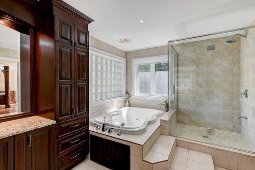 Salle de bains attenante à la CCP - 136 Rue Jean-De Ronceray, Carignan, QC - Indoor Photo Showing Bathroom