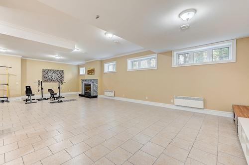 Salle de jeux - 136 Rue Jean-De Ronceray, Carignan, QC - Indoor