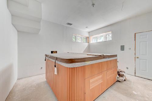 Autre - 136 Rue Jean-De Ronceray, Carignan, QC - Indoor Photo Showing Other Room