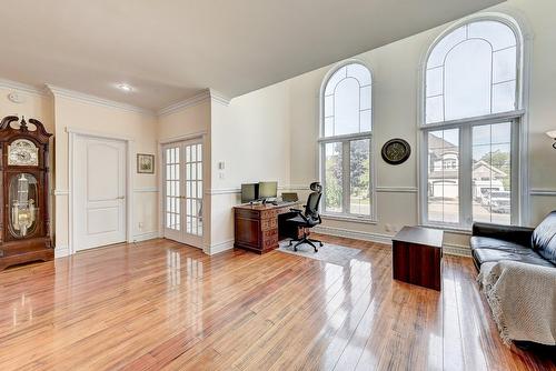 Salon - 136 Rue Jean-De Ronceray, Carignan, QC - Indoor Photo Showing Living Room