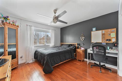 Chambre à coucher - 52 Rue De Lourtel, Saint-Jean-Sur-Richelieu, QC - Indoor Photo Showing Bedroom
