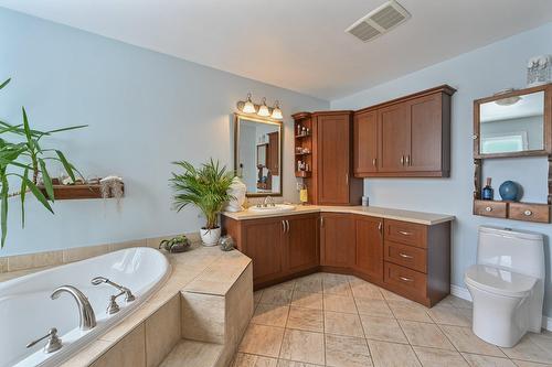 Salle de bains - 52 Rue De Lourtel, Saint-Jean-Sur-Richelieu, QC - Indoor Photo Showing Bathroom