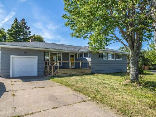 1 Grandview Drive, Dartmouth, NS 