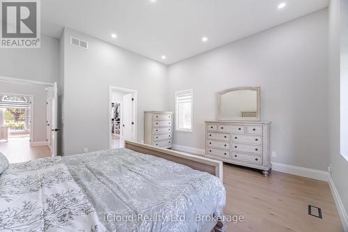 4 Deer View Ridge, Puslinch, ON - Indoor Photo Showing Bedroom