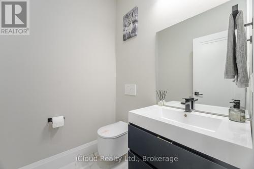 4 Deer View Ridge, Puslinch, ON - Indoor Photo Showing Bathroom