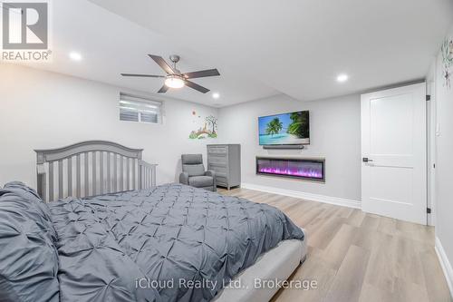 4 Deer View Ridge, Puslinch, ON - Indoor Photo Showing Bedroom