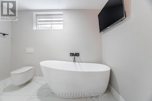 4 Deer View Ridge, Puslinch, ON - Indoor Photo Showing Bathroom
