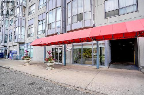 915 - 2550 Lawrence Avenue E, Toronto, ON - Outdoor