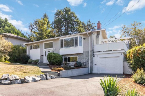 727 Chesterlea Rd, Saanich, BC 