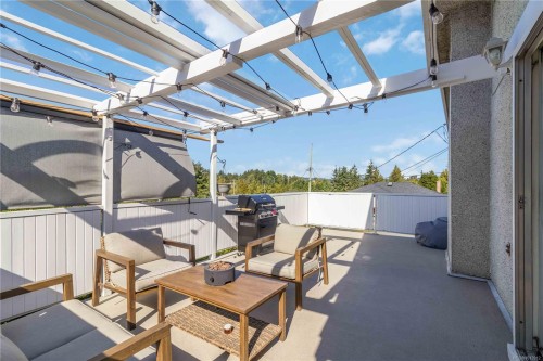 727 Chesterlea Rd, Saanich, BC 