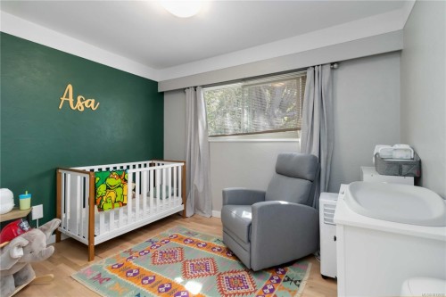 727 Chesterlea Rd, Saanich, BC 