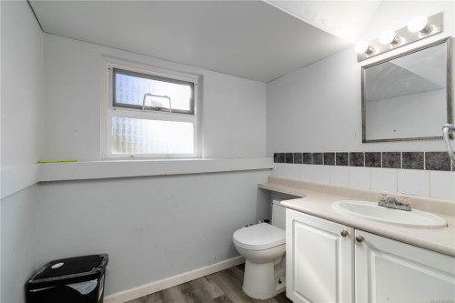 727 Chesterlea Rd, Saanich, BC 