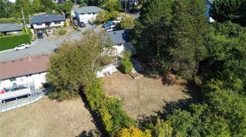 727 Chesterlea Rd, Saanich, BC 