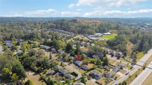 727 Chesterlea Rd, Saanich, BC 