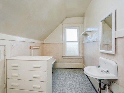 1250 Fairfield Rd, Victoria, BC 