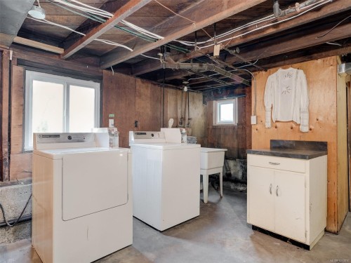 1250 Fairfield Rd, Victoria, BC 