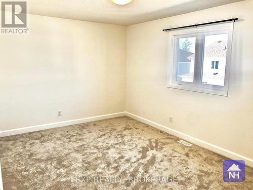 1425 Summer Street, Kingston (Kingston East (Incl Barret Crt)), ON - Indoor Photo Showing Other Room