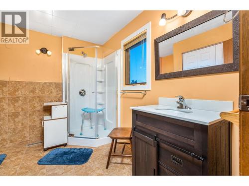 599 Whitevale Road, Lumby, BC - Indoor Photo Showing Bathroom