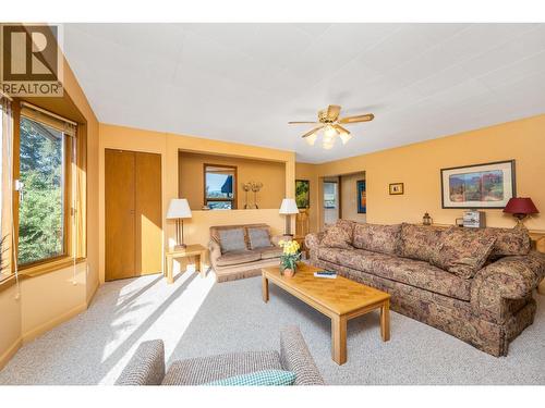 599 Whitevale Road, Lumby, BC - Indoor Photo Showing Living Room