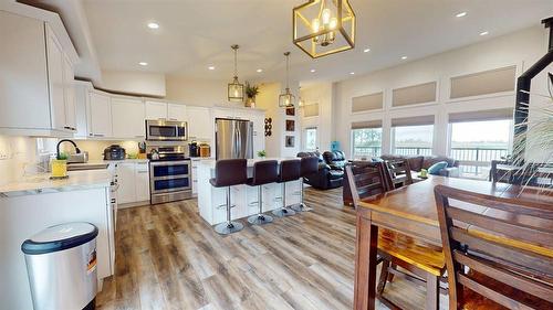 40 Birch Bay, Thomas Lake, MB - Indoor Photo Showing Other Room