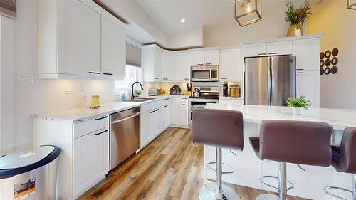 40 Birch Bay, Thomas Lake, MB - Indoor Photo Showing Kitchen With Upgraded Kitchen