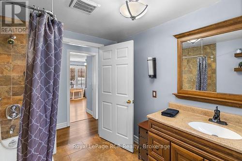 282848 Normanby-Bentinck Townline, West Grey, ON - Indoor Photo Showing Bathroom