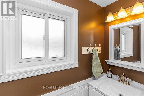 282848 Normanby-Bentinck Townline, West Grey, ON - Indoor Photo Showing Bathroom
