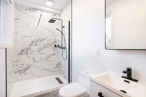 Salle de bains - 7085 Rue De Bordeaux, Montréal (Villeray/Saint-Michel/Parc-Extension), QC 