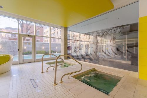 Hot tub - 1648-1414 Rue Chomedey, Montréal (Ville-Marie), QC - Indoor Photo Showing Other Room With In Ground Pool