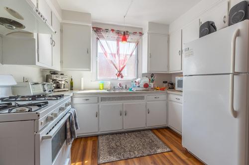 Kitchen - 5985 Rue Souart, Montréal (Côte-Des-Neiges/Notre-Dame-De-Grâce), QC - Indoor