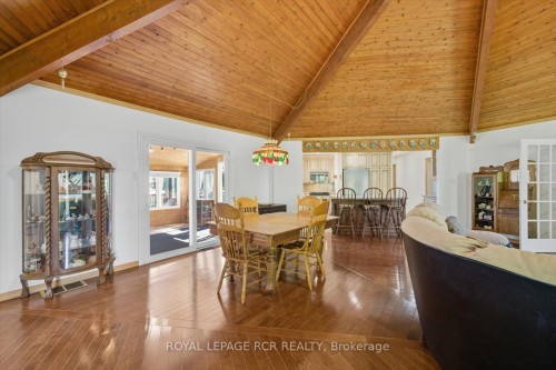 1637 15 Side Road, New Tecumseth, ON - Indoor Photo Showing Dining Room