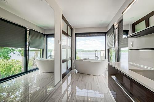 Salle de bains attenante à la CCP - 598 Rue Main, Hudson, QC - Indoor Photo Showing Other Room