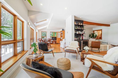 Salle familiale - 598 Rue Main, Hudson, QC - Indoor