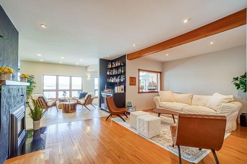 Salle familiale - 598 Rue Main, Hudson, QC - Indoor Photo Showing Other Room With Fireplace