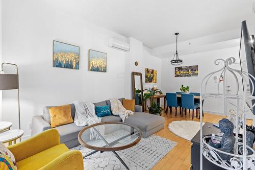 Salon - 202-680 Rue De Courcelle, Montréal (Le Sud-Ouest), QC - Indoor Photo Showing Living Room